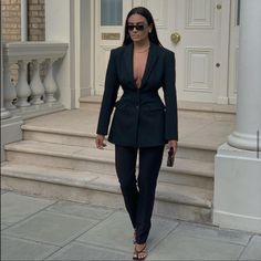 Bloggers Fav Elegant Edgy Style, Charlotte Emily Sanders, Emily Sanders, Charlotte Emily, Date Night Outfit Ideas, Night Outfit Ideas, Monochromatic Fashion, Half Jacket, Nye Outfits