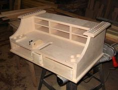 a wooden workbench sitting on top of a piece of wood