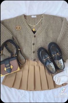 #preppy #school #outfits Old Money Outfits For School, 00s Mode, Old Money Outfits, School Images, Outfits For School, Blair Waldorf, Preppy Outfits, Looks Vintage