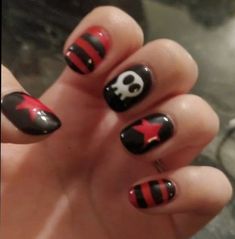 -- ❤️‍🩹👁️‍🗨️💥 -- !! Manicure Dark Colors, Simple Emo Nail Designs, Emo Star Nails, Gothic Nail Art Short, Emo Halloween Nails, Emo Nails Short, Cute Emo Nails, October Gel Nails, My Chemical Romance Nails