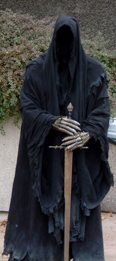 Kropserkel: Dark Rider Nazgul WitchKing costume and armor Halloween Infantil, 다크 판타지, Halloween Inspiration, Halloween Props, Halloween Projects, Outdoor Halloween