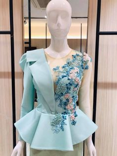 Wedding Blouses, Traditional Wedding Outfits, Traditional Dresses Designs, Draping Fashion, Soiree Dress, Women Blouses Fashion, Myanmar Dress Design, Sleeves Designs For Dresses, Thai Dress