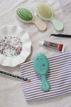 there are many items that can be seen on the table, including toothbrushes and combs