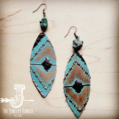 These genuine leather drop earrings are the perfect complement to your boho or Western-inspired style! Made with real leather, these handcrafted earrings have a stone detail that is truly unique. These handmade leather earrings are lightweight and flexible, so they are comfortable to wear. Looking for handcrafted artisan jewelry to add to your collection of boho accessories? You need these artisan earrings with a vintage steer head design! Although your leather drop earrings will look like the o Steer Head, Leather Hides, Upcycled Leather, Turquoise Accents, Oval Earrings, Leather Cuts, Hair Accessories Gift, Artisan Earrings, Navajo Turquoise