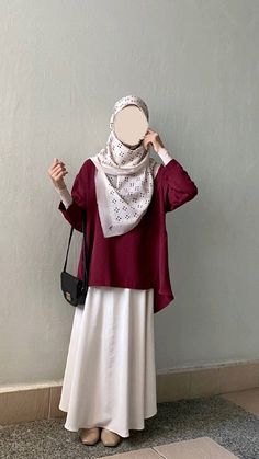 Outfit Muslimah Aesthetic, Outfit Hijab Syari Casual, Maroon Hijab Outfit, Muslimah Outfit Ideas, Vintage Hijab Outfit, Maroon Outfit Ideas, Hijab Syar'i Style, Hijab Closet