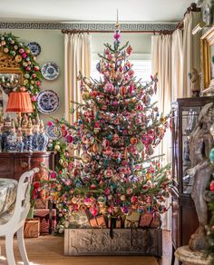 Plates On The Wall, Christmas Inspo, Shiny Brite, Vintage Christmas Tree, Merry Little Christmas, Holiday Inspiration, Holiday Lights