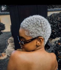 Platinum Afro Hair, Natural Grey Short Hair, Silver Natural Hair Black Women, Short Hair Dye Black Women, Platinum Fade Haircut Black Women, White Dye On Short African Hair, Silver Twa Natural Hair, Dyed Haircut Black Women, Silver Short Hair Black Women