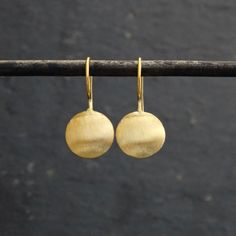 Brushed Gold Vermeil Round Drop Earrings Channel understated style with these simple gold vermeil drop earrings with a subtle brushed finish. Also available in brushed silver:  https://www.etsy.com/uk/listing/604943342 Dimensions (approx): * Length: 2.5cm including hook * Width: 1.2cm  Materials: * 18k Gold Plated Silver Beyond Biasa creates unique jewellery that is inspired by antique and tribal designs from around the globe. All of our pieces are handmade so please allow for slight variations Yellow Gold Brass Drop Bridal Earrings, Yellow Gold Drop Bridal Earrings In Brass, Hammered Round Wedding Earrings, Gold Round Bridal Earrings With Ear Wire, Brass Earrings With Lever Back Ear Wires, Minimalist Hammered Earrings For Wedding, Brass Round Earrings With French Hook, Gold Round Earrings With French Hook, Brass Round French Hook Earrings