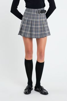 This Belt Pleated Check Skort stands out with its check fabric design and pleated details for added dimension. The mini length ensures comfortable wear while the side invisible zipper provides easy access. Perfect for the modern woman looking to make a fashion statement this skort is a must-have in any wardrobe. With i Faux Shearling Vest, Summer Style Guide, Faux Shearling Jacket, Shearling Vest, Casual Party Dresses, Maxi Dress Sale, Woman Looking, Check Fabric, Striped Long Sleeve Shirt