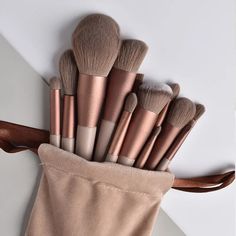 13Pcs Makeup Brush Set Make Up Concealer Brush Blush Powder Brush Eye Shadow Highlighter Foundation Brush Cosmetic Beauty Tools Different shapes and sizes of the bristles allow you to create a variety of looks while providing perfectly polished makeup styles. Each brush is crafted meticulously starting with the wooden handle and aluminum alloy ferrule. Roll up carrying case with magnetic press-stud closure stores and protects brushes with ease. The most organized and elegant way to carry your ma Makeup Contouring, Golden Makeup, Make Up Gold, Complete Makeup, Makeup Brush Set Professional, Green Makeup, Professional Makeup Brushes, Concealer Brush, It Cosmetics Brushes