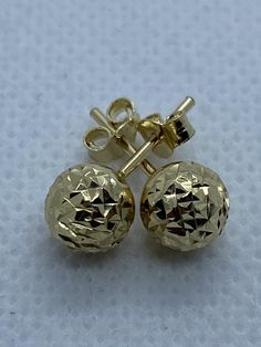 14k gold  diamond cut stud ball earring 1.16grPriced to sell! Compare our prices to other similar sellers!Arrives in a GIFT BOX and includes FREE SHIPPING within the USA and Canada.International shipping is available at the most economical rates on ETSY.I HAVE BEEN IN THE JEWELRY BUSINESS ALL MY LIFE. I am a second -generation family member making gold and jewelry. Please feel free to ask me any questions - Always happy to help!Fast Replies to messages!Superior Quality and Best Prices! Diamond Cut Yellow Gold Earrings As Gift, Yellow Gold Round Bead Earrings As Gift, Yellow Gold Earrings With Round Beads As Gift, 14k Yellow Gold Round Bead Earrings, 14k Yellow Gold Earrings With Round Beads, Gold Earrings With 14k Round Beads, 14k Gold Earrings With Round Beads, Fast Replies, 18k Gold Chain