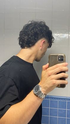 Wavy Hair Mullet, Curly Hair Taper, Groom Hair Styles, Mens Haircuts Wavy Hair, Hair Types Men, Medium Curly Haircuts, Taper Fade Short Hair, Fade Haircut Curly Hair, Taper Fade Curly Hair