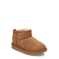 Girl's Ugg Classic Ultra Mini Boot â€“ Little Kid & Big Kid Chestnut 1130750K-CHE Low Uggs, Toddler Uggs, Ultra Mini Boots, Girl Uggs, Ugg Boots Short, Mini Boots, Oxford Pumps, Ugg Classic Ultra Mini, Kids Uggs