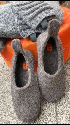 Experience the cozy comfort of our handmade natural wool slippers. Made from 100% undyed and untreated Tyrolean sheep's wool, these slippers are perfect for relaxing at home or staying warm on trips to the mountains or lakes. Product Features: 100% natural, undyed, and untreated Tyrolean sheep's wool. Handmade, seamless design for ultimate comfort. Airtight and watertight premium rubber soles. Care Instructions: Natural wool contains lanolin, which repels water and keeps your feet dry. If washin Wool Clogs, Bedroom Slippers, Wool Slippers, Felted Slippers, To The Mountains, Local Market, Warm Slippers, Wooden Shoes, House Shoes