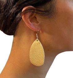 Face-framing, eye-brightening, breezy and swaying, these large droplet-shapped vegan leather earrings are pretty as can be. Dangling from a slim 14k gold-plated wire, they're a great choice when you're on the go. Size is 2.3" x 1.4" Droplet Earrings, Dopp Kit, Earrings In Gold, Face Framing, Leather Earrings, Cosmetic Bag, The Go, Vegan Leather, Plating