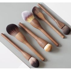 Wooden Makeup Brushes, Makeup Brush Uses, Loose Powder Makeup, Eco Friendly Makeup, Foundation Contouring, Theatre Makeup, Bronzer Brush, Soft Beauty, Beauty Brushes