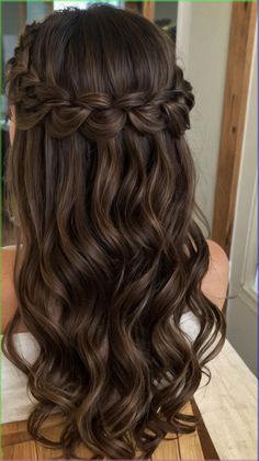 #pinuphairstyles #1940shair #fitfullyvintageAre you looking for a 1940’s hairstyle tutorial that is authentic and easy for beginners? Then this is your video... Formal Hairstyles Easy Simple, Hair Styles For Long Hair Length Prom, Hairstyles For Curly And Wavy Hair, Curl Hairstyles With Braids, Half Curls Hairstyles, Hairstyles On Black Dress, Simple Hairstyles Curled, Hairstyle In Curls, Cute Hairstyles For Damas