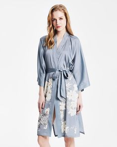 The mulberry silk kimono print robe is, soft color, soft and comfortable, and silky skin-friendly, the combination of pure mulberry silk material and exquisite digital inkjet printing is more elegant and luxurious. Sexy V-neck, showing the soft line of the neck and modifying the face. The loose three-quarter sleeves are comfortable and easy for the wrist to move freely. The waist tie design breaks mediocrity, improves the waistline, and shows the perfect proportion. inner ties design, Inner ties Elegant Spring Sleepwear With Kimono Sleeves, Elegant Sleepwear With Kimono Sleeves For Spring, Elegant Spring Kimono For Home, Elegant Spring Kimono For Sleep, Elegant Spring Loungewear Robe, Elegant Spring Home Robe, Silk Wrap Robe For Sleep, Silk Robe With Kimono Sleeves For Sleep, Elegant Summer Relaxation Kimono