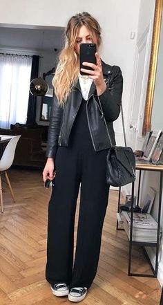 Look Retro, Outfits With Converse, Fashion Business Casual, Mode Casual, Looks Black, Fashion Mistakes, Mode Inspiration, Outfits Casuales, Black Outfit