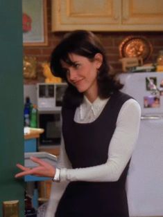 Rachel Aesthetic, Monica Outfits, 90 Aesthetic, 90's Outfit, Iconic Outfits, Courtney Cox, Monica Geller