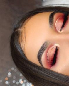 Red Eye Makeup Looks, Red Eyeshadow Makeup, Demon Makeup, Red Makeup Looks, Quinceanera Makeup, Maquillage Yeux Cut Crease, Make Up Designs, Red Eye Makeup, Eye Makeup Looks