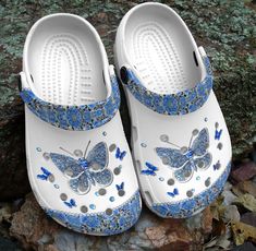 Blue Butterfly Clog Shoes Hd Lightweight construction with breathable mesh fabric provides a comfortable and flawless fit. Croc Ideas, Queen Vampire, Bling Crocs, Flowers Shoes, Bedazzled Shoes, Croc Shoes, Bubble Slides, Blue Crocs, Custom Crocs