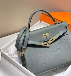 Bags SIZE : 32CM Bottega Veneta Shoulder Bag, Hermes Bags, Timeless Handbag, Luxe Fashion, Green Cotton, Cotton Thread, Satchel Bags, Sleek Design, Luxury Bags