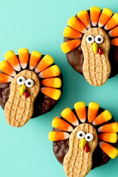 three cookies decorated like turkeys on top of each other