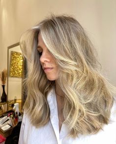 Effortless Blonde, Beachy Blonde Hair, Matilda Djerf Hair, The Perfect Blowout, Matilda Djerf Style, Haircut Selfie, Photo Hijab, Soft Balayage, Perfect Blowout