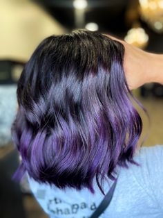 Purple Tipped Hair, Purple Highlights On Dark Hair, Short Hair Purple Highlights, Black And Purple Hair Short, Dark Hair Purple Highlights, Wolfcut Purple Highlights, Short Brown Hair With Purple Tips, Purple Tips Hair, Dark Short Hair With Purple Highlights