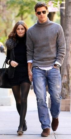 Jeans Gris, Mens Fashion Wear, Blue Ripped Jeans, Stylish Couple, Winter Outfits Men, Current Trends, White Long Sleeve Shirt, Sharp Dressed Man, Olivia Palermo