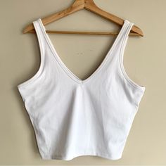 Gapfit Tank Top White Nwt Size L Fitted Casual Crop Top By Gap, Fitted Gap Crop Top For Summer, Gap Crop Top For Summer, Gap Cropped Top For Summer, Gap Cropped Crop Top For Summer, Fitted Gap Crop Top For Spring, White Fitted Top By Gap, Fitted White Gap Top, Sporty White Gap Tops