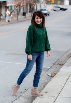 Green Turtle Neck Sweater Outfit, Pijamas Women, Green Turtleneck Sweater, Winter Sweater Outfits, Clothes Board, Pullovers Outfit