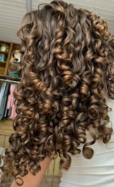 Curly Hair Summer Color, Highlights Curly, Hair Pics, Natural Curly Hair Cuts, Curly Hair Care Routine, Highlights Curly Hair, Curly Hair Photos, Hairstyle Inspo, Hair Aesthetic