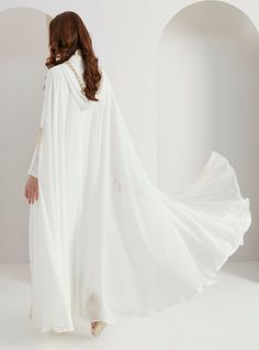 WF ATELIER Model height: 177 CM 100% Polyester Length: 152cm Cape Dress, White Embroidery, Cape, Set Dress, Dress Collection, Tunic Tops, Knitwear, Slim Fit, White