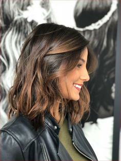 Fall Hair Color Trends, Chocolate Hair, Caramel Highlights, Hair Color Trends, Brown Hair Colors, Medium Brown, Brunette Hair Color, العناية بالشعر