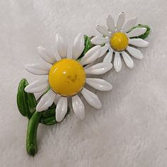 Vintage Enamel Daisy Brooch White Enamel Brooches As Gifts, Vintage White Enamel Brooches, White Vintage Enamel Brooches, Vintage White Enamel Pin, White Vintage Enamel Pin, White Retro Brooches As Gift, White Retro Brooch For Gift, Retro White Brooches As Gift, White Retro Style Brooch For Gift