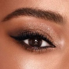 Gold Makeup Looks Natural, Elegant Eyeshadow, Prom Eyes, Make Up Kits, Make Up Designs, Wedding Hairstyles And Makeup, Make Up Gold