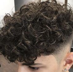 V Shaped Haircut, Image Moto, Wavy Hair Men, Men Haircut, Men Haircut Styles, Haircut Styles, Hair Straight, Outfit Aesthetic, Hair Extension