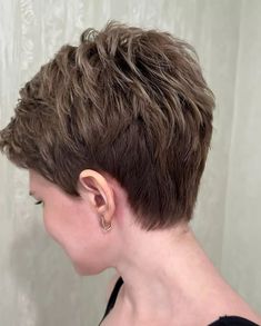 Gorgeous trendy hairstyle ideas for short hairs | Pixies haircut Spikey Short Hair, Short Hair Back, Short Spiked Hair, Stylish Short Hair, Short Hair Pixie Cuts, Bob Haircut For Fine Hair, Pixie Haircut For Thick Hair, Short Grey Hair, Edgy Short Hair