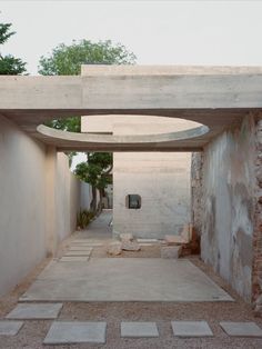 an arch in the side of a building that is made out of concrete and cement blocks