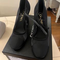 Tem Code: G39245 Y55891 94305 Block Heel Pumps & Mules From Chanel, Party Style, Office Style, Elegant Style, Casual Style, Formal Style , Blended Fabrics, Plain, Logo, Block Heels, Bridal, Metallic, Sheer, 2022 Cruise Party Patent Leather Court Flats, Patent Leather Court Shoes With Round Toe For Evening, Elegant Black Court Shoes With Rubber Heel Cap, Designer Round Toe Court Shoes For Formal Occasions, Luxury Low Heel Court Shoes For Evening, Classic Evening Court Shoes With Rubber Heel Cap, Evening Court Shoes With Branded Heel Counter, Luxury Medium Width Closed Toe Court Shoes, Evening Court Shoes With Branded Heel And Closed Toe