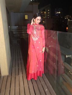 The Best Bollywood Celebrity Diwali Looks - Frugal2Fab Isha Ambani, Punjabi Suits Designer Boutique, Punjabi Suits Designer, Ananya Pandey, Saree Floral, Modern Saree, Bride Sister, Casual Indian Fashion, Salwar Kamiz