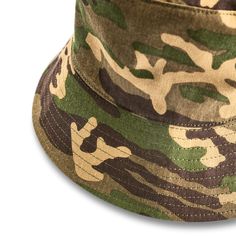 * 2-in-1 design
 * Soft cotton construction
 * Easy to fold and pack for travelling Green Side, Different Hats, Rugged Look, Outdoor Style, Great Outdoors, Hat Sizes, The Great Outdoors, Army Green, Snug Fit