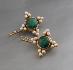 Pearl Art Deco Earrings, Emerald Earrings, 1920s Wedding, Edwardian Jewelry, Vintage Style, Antique Victorian Jewelry, Gold Wedding Earrings - Etsy 1920s Earrings, Gold Wedding Earrings, Pearl Art, 1920s Jewelry, Gold Earrings Wedding, Earrings Emerald, Edwardian Jewelry, Deco Earrings, Medieval Jewelry