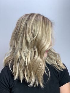 #angled #mediumlengthhairstyles #blonde #highlights by @haircolorbymariah @thehairparloron8th Blonde Highlights, Medium Length Hair Styles, Highlights, Hair Styles, Hair, Beauty