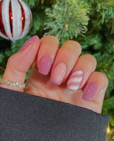 nail polish art designs for winter

credit: ‏Nails.by.iz_‏ Winter Glitter Nails, Short Christmas Nail Ideas, Glitter Nail Ideas, Short Christmas Nails, Pink Christmas Nails, Pink Candy Cane, Candy Cane Nails, Christmas Nail Ideas