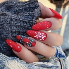 Looking for some holiday glam? Check out these unique Christmas nail art tutorials that will make your nails the talk of the party! Perfect for all skill levels, these designs are sure to spread Christmas cheer! 🎄 #NailInspiration #ChristmasManicure Nails August, Nail Korean, Nail Halloween, Fake Acrylic Nails, Fairy Nails, Classy Nail Art Ideas, Nail 2023, Nail Acrylic