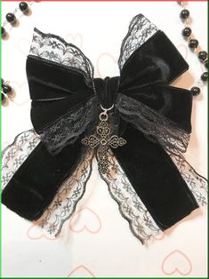 Short haircuts aren't just a style statement, they're a testament to the confidence, elegance, and undisguised charm that comes with age. In this article, Vkei Hair Accessories, Black Lace Accessories, Gothic Hair Clips, Goth Hair Clips, Gothic Hairstyle, Vampire Hair, Gothic Things, Black Hair Bow