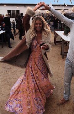 Bohemian Dress Aesthetic, Nomad Outfit Boho Style, Free Spirit Outfit Bohemian, Bougie Boho Fashion, Glam Boho Outfit, Whimsical Boho Fashion, Byron Bay Outfit, Winter Boho Dress, Bohohemian Aesthetic